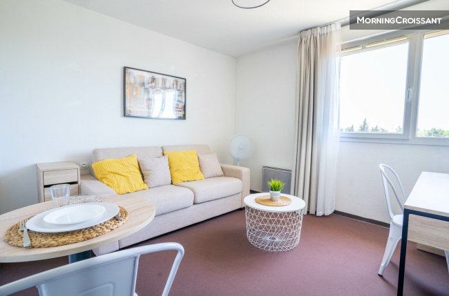 Serviced studio flat