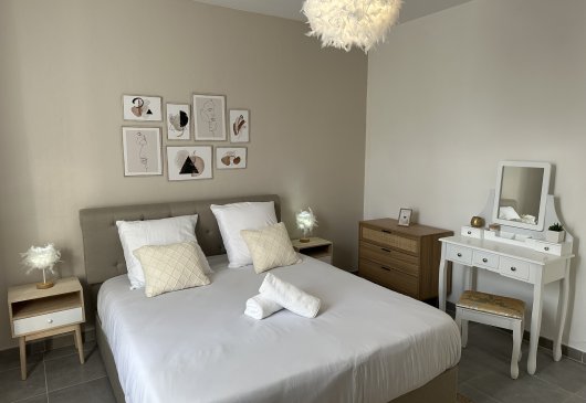 Stunning furnished one-bedroom flat