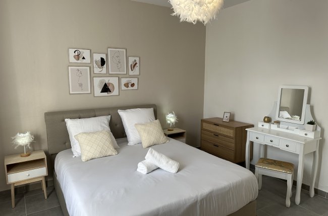 Stunning furnished one-bedroom flat