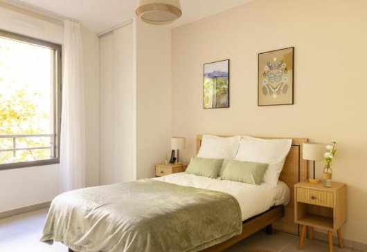 Spacious studio flat in a residence