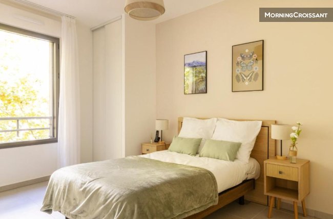 Spacious studio flat in a residence