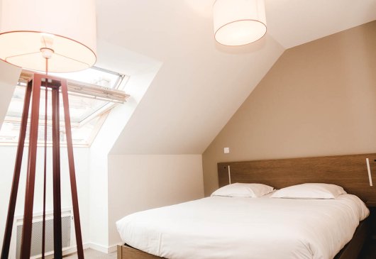 Furnished studio with a double bed