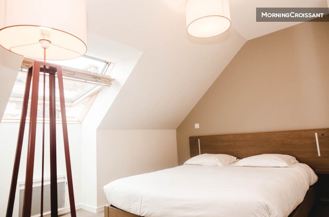 Furnished studio with a double bed