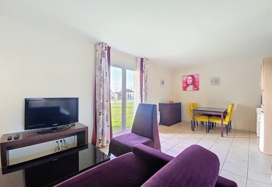 Furnished studio with a double bed