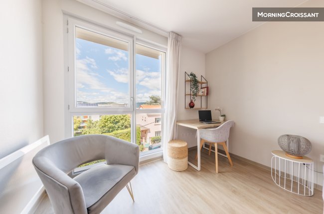 Large studio in residence