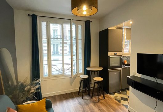 Modern, refurbished studio flat