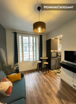 Modern, refurbished studio flat