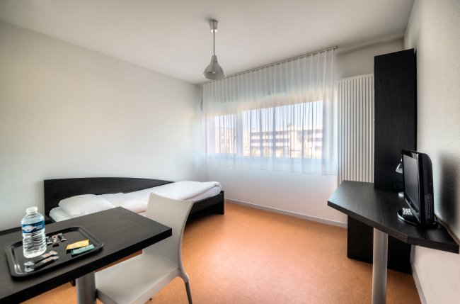 Student studio flat with single bed