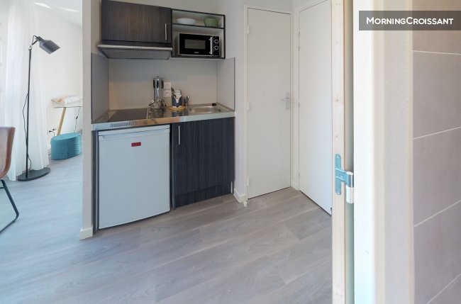 Spacious studio flat in a residence