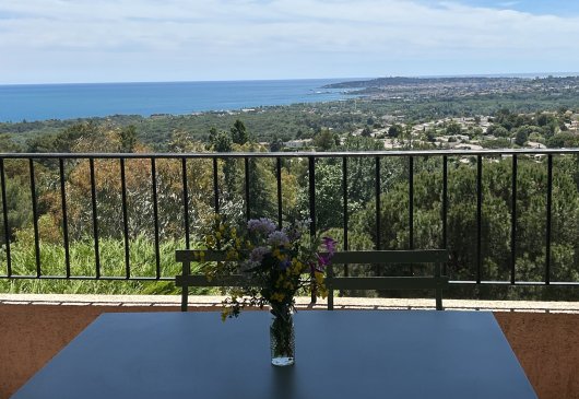 Sea view  80 m²  15mins from Sophia