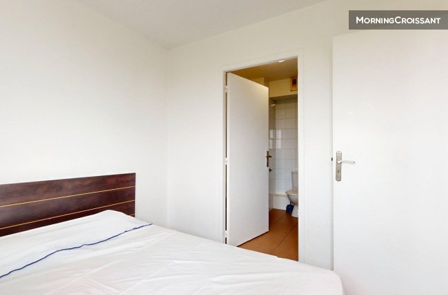 Furnished 1BR flat in a residence