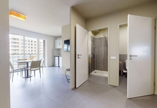 Room in sharing apt