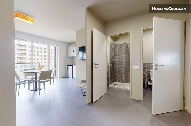 Room in sharing apt
