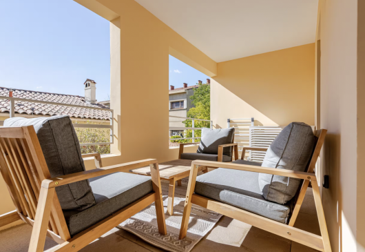 Stylish 1 BR with Terrace & AC