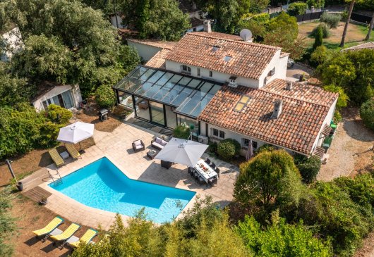4bedroom villa garden swimming pool