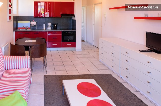 FURNISHED FLAT 33 m² NEAR STATION