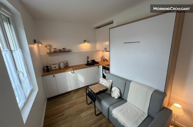 Bright Renovated Studio Near Paris