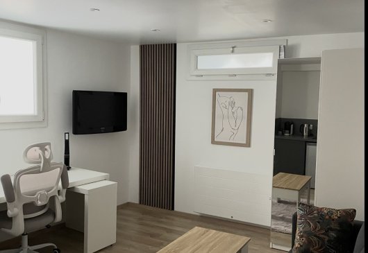Small flat in lower ground floor