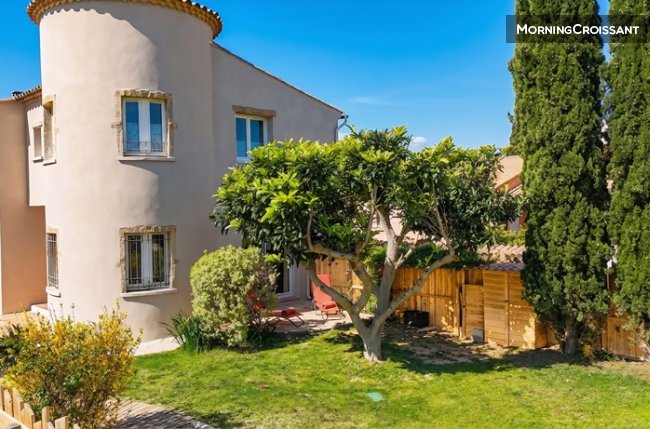 Furnished house with a garden