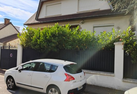 Large furnished house with a garden