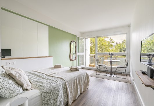 Studio flat with terrace Canal view