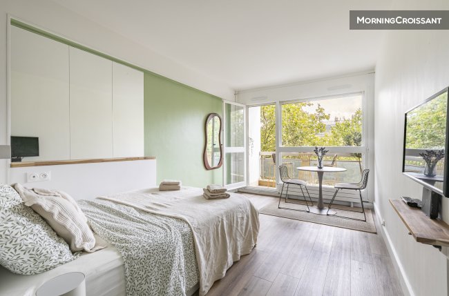 Studio flat with terrace Canal view