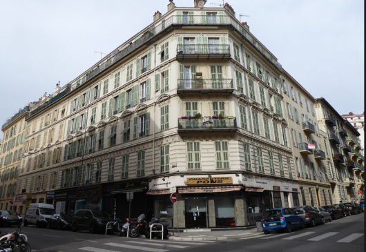 Renovated 2bedroom flat Nice center