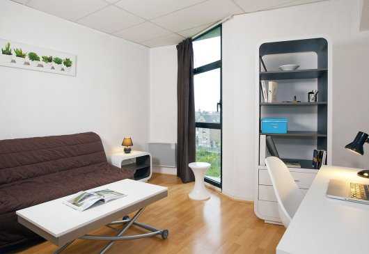 Studio near train station