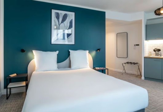 Studio with a double bed