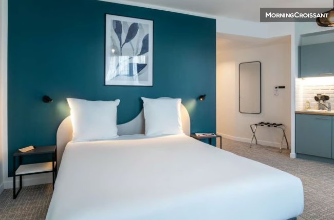 Studio with a double bed