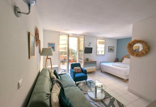 large studio Vieux Nice, terrace