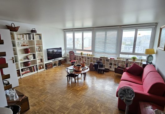 2 bedroom flat with parking