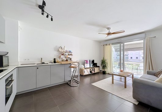 Juan-les-Pins, flat w large terrace
