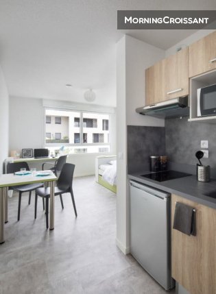 Charming furnished studio flat 22m²
