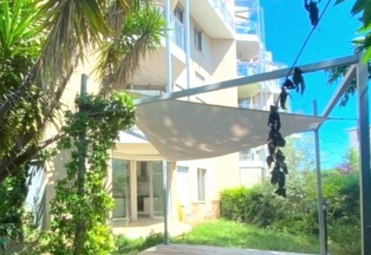 3 bedroom flat with a 90 m² garden