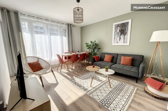 Spacious flat, with a lift