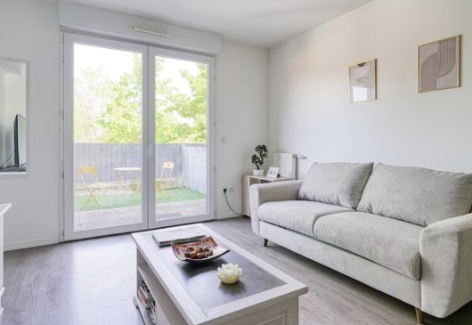 Flat near Paris free parking