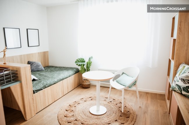 20m² studio to let in a residence